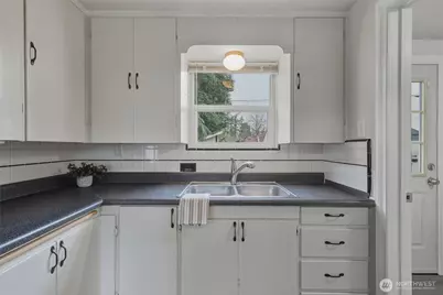 1221 S 12th Street, Mount Vernon, WA 98274 - Photo 11