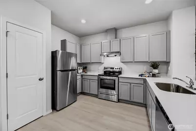 34164 Emerald Ridge Avenue SE, Black Diamond, WA 98010 - Photo 3