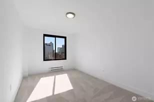 1105 Spring St, Seattle, WA 98104 - Photo 17