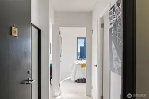 1105 Spring St, Seattle, WA 98104 - Photo 3