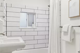 2554 3rd Ave W, Seattle, WA 98119 - Photo 17