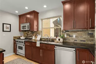 213 N 39th St, Seattle, WA 98103 - Photo 7