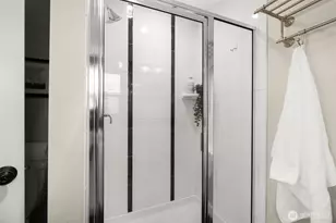 213 N 39th St, Seattle, WA 98103 - Photo 19