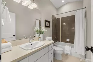 213 N 39th St, Seattle, WA 98103 - Photo 21