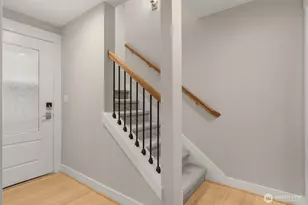 213 N 39th St, Seattle, WA 98103 - Photo 3