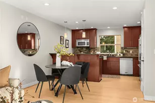 213 N 39th St, Seattle, WA 98103 - Photo 9