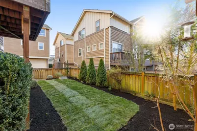213 N 39th Street #C, Seattle, WA 98103 - Photo 23