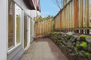 3661 Phinney Ave N, Seattle, WA 98103 - Photo 11