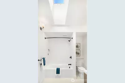 2423 3rd Avenue W, Seattle, WA 98119 - Photo 17