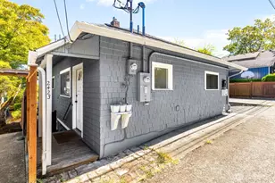 2423 3rd Ave W, Seattle, WA 98119 - Photo 31