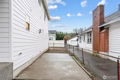 9345 7th Avenue S, Seattle, WA 98108 - Photo 35