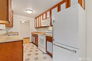 1408 N 135th Pl, Seattle, WA 98133 - Photo 11