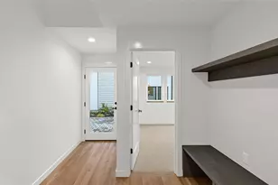 313 17th Ave E, Seattle, WA 98112 - Photo 3