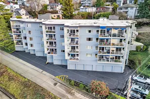 2221 Gilman Dr W, Seattle, WA 98119 - Photo 25