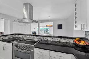 2221 Gilman Dr W, Seattle, WA 98119 - Photo 11