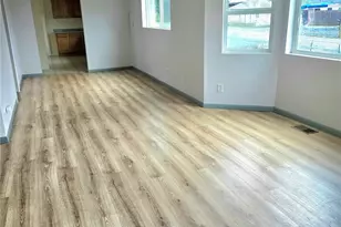 1205 Cedar St, Raymond, WA 98577 - Photo 9