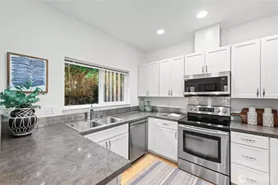 562 S 51st Court, Renton, WA 98055 - Photo 9