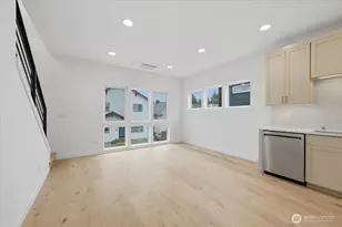 7320 11th Ave NE, Seattle, WA 98115 - Photo 9