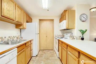 11915 Roseburg Avenue S #204, Burien, WA 98168 - Photo 7