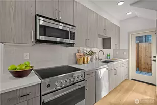 3607 Linden Ave N, Seattle, WA 98103 - Photo 11