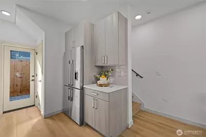 3607 Linden Avenue N, Seattle, WA 98103 - Photo 13