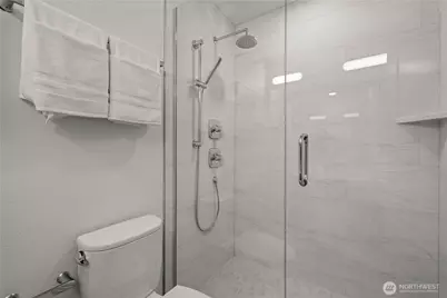 3607 Linden Avenue N, Seattle, WA 98103 - Photo 17