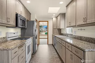 4214 NE 2nd St, Renton, WA 98059 - Photo 5