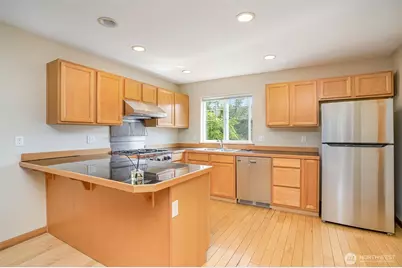 10710 Whitman Avenue N #B, Seattle, WA 98133 - Photo 5