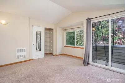 10710 Whitman Avenue N #B, Seattle, WA 98133 - Photo 9