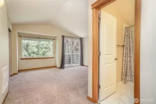 10710 Whitman Ave N, Seattle, WA 98133 - Photo 11