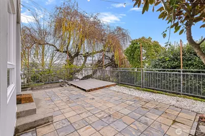 1203 5th Avenue N, Seattle, WA 98109 - Photo 33