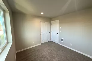 3701 W E St, Bremerton, WA 98312 - Photo 9