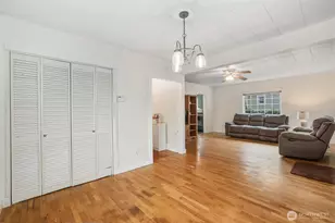 1005 S Alder St, Tacoma, WA 98405 - Photo 5