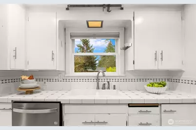 14021 27th Avenue NE, Seattle, WA 98125 - Photo 13