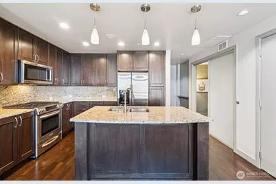 10650 NE 9th Place #1423, Bellevue, WA 98004 - Photo 11