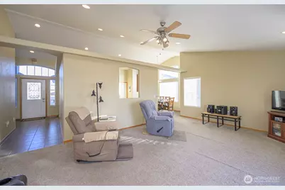 225 E Inglewood Drive, Moses Lake, WA 98837 - Photo 11