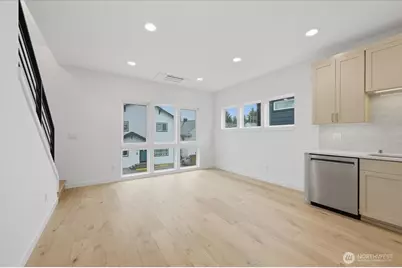 7320 11th Avenue NE, Seattle, WA 98115 - Photo 9