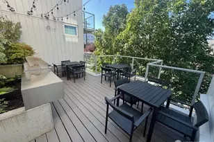 501 Roy St, Seattle, WA 98109 - Photo 9
