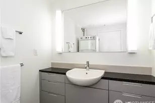 501 Roy St, Seattle, WA 98109 - Photo 17