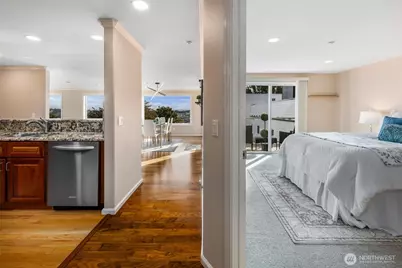 559 McGraw Street #402, Seattle, WA 98109 - Photo 17