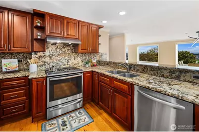 559 McGraw Street #402, Seattle, WA 98109 - Photo 15