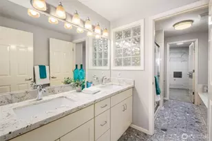 559 McGraw St, Seattle, WA 98109 - Photo 23