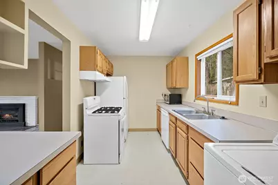 15551 Densmore Avenue N, Shoreline, WA 98133 - Photo 5