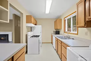 15551 Densmore Ave N, Shoreline, WA 98133 - Photo 5