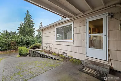 15551 Densmore Avenue N, Shoreline, WA 98133 - Photo 11