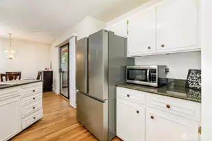 4003 NE 6th Ct, Renton, WA 98056 - Photo 9