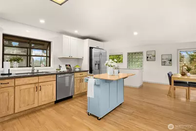 8450 24th Avenue SW, Seattle, WA 98106 - Photo 9