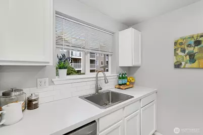 1144 N 198th Street #E-204, Seattle, WA 98133 - Photo 9