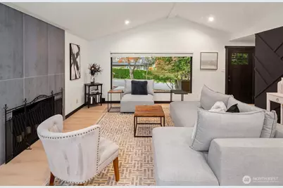 10045 NE 15th Street, Bellevue, WA 98004 - Photo 3