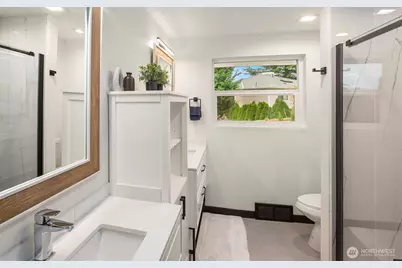 10045 NE 15th Street, Bellevue, WA 98004 - Photo 9